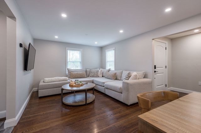 48 Macarthur Rd, Stoneham, MA 02180