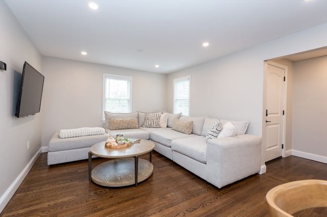 48 Macarthur Rd, Stoneham, MA 02180