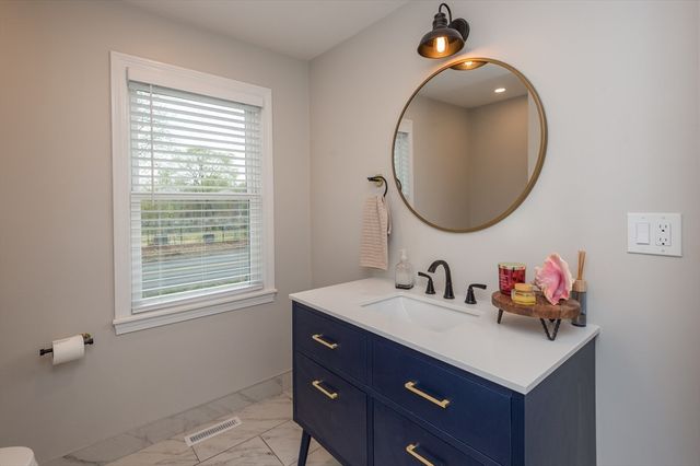 48 Macarthur Rd, Stoneham, MA 02180