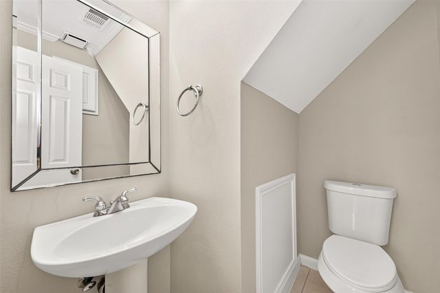 8888 Benning Drive 204, Houston, TX 77031