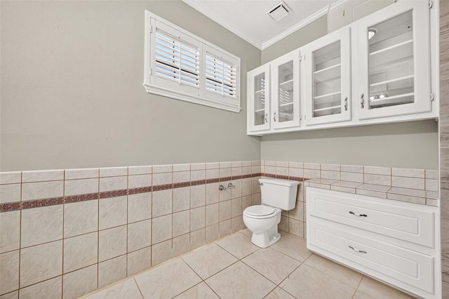 8888 Benning Drive 204, Houston, TX 77031