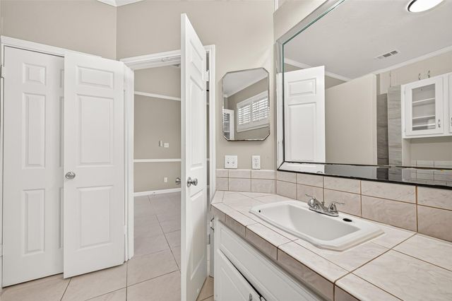 8888 Benning Drive 204, Houston, TX 77031