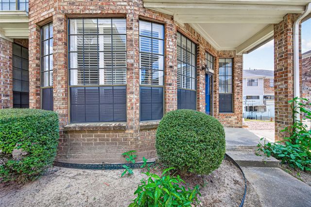 8888 Benning Drive 204, Houston, TX 77031