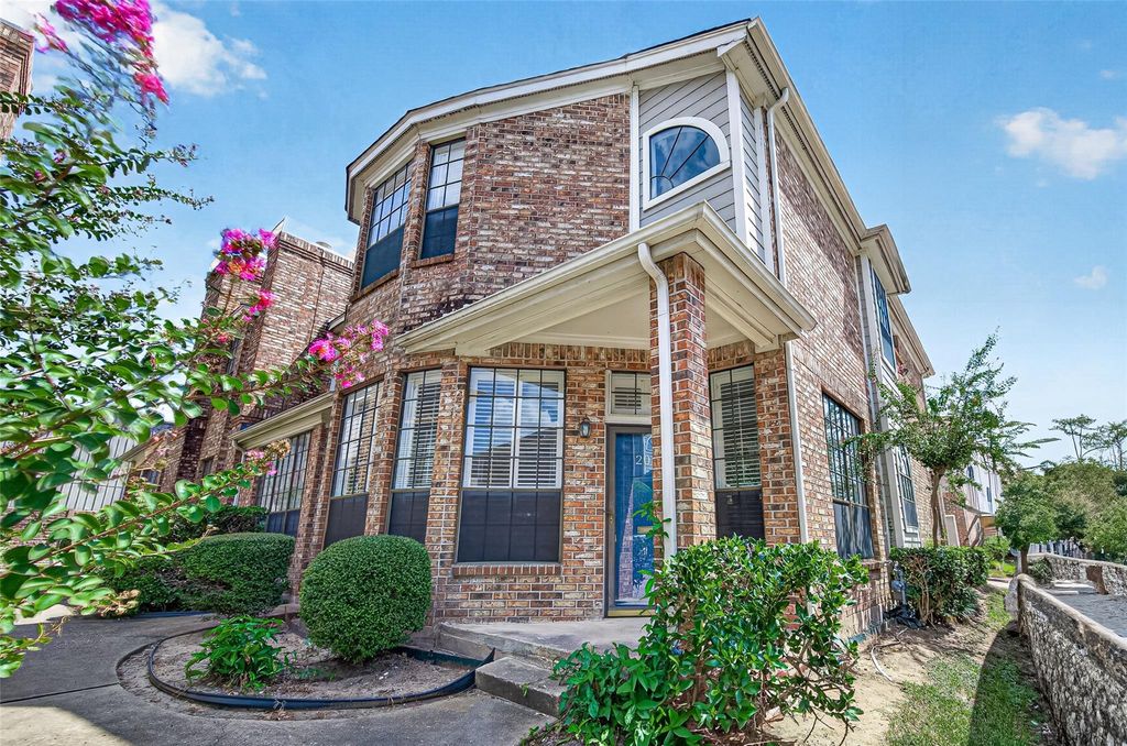 8888 Benning Drive 204, Houston, TX 77031