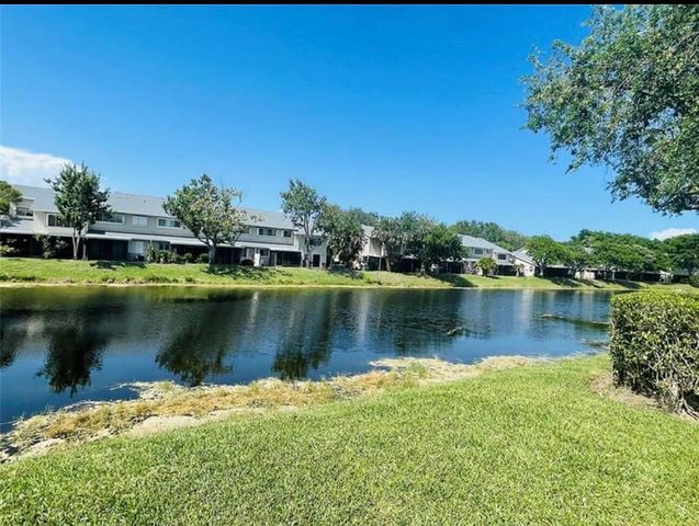 1877 DISCOVERY Way, Deerfield Beach, FL 33442