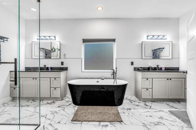 1661 Comanche Trl, Gulf Breeze, FL 32563