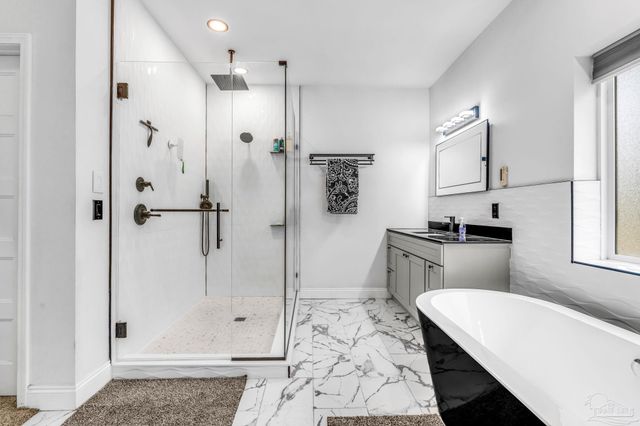 1661 Comanche Trl, Gulf Breeze, FL 32563