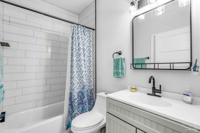 1661 Comanche Trl, Gulf Breeze, FL 32563