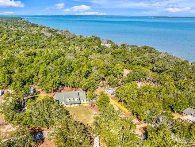 1661 Comanche Trl, Gulf Breeze, FL 32563