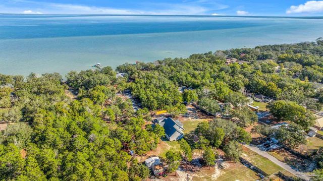 1661 Comanche Trl, Gulf Breeze, FL 32563