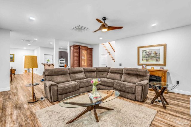 1661 Comanche Trl, Gulf Breeze, FL 32563