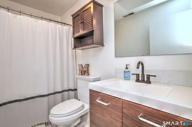 50 Greenview Lane 50, Milford, CT 06461