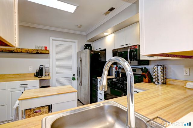 50 Greenview Lane 50, Milford, CT 06461