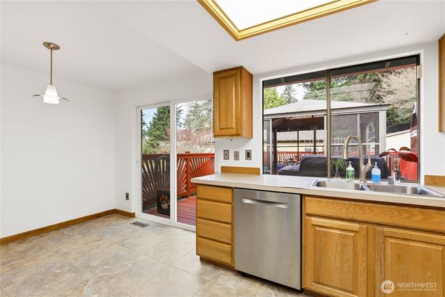 7900 NE Forest Ridge Lane, Bremerton, WA 98311