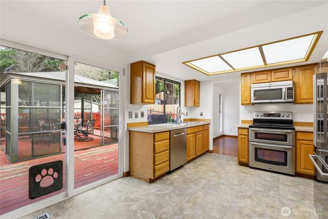 7900 NE Forest Ridge Lane, Bremerton, WA 98311