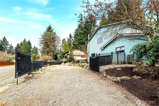 7900 NE Forest Ridge Lane, Bremerton, WA 98311