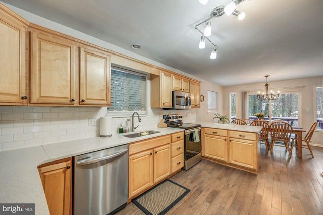 12 HICKORY RD, Lake Harmony, PA 18624