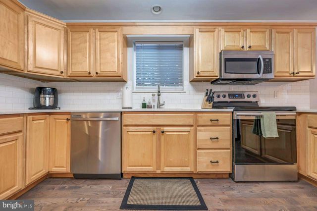 12 HICKORY RD, Lake Harmony, PA 18624