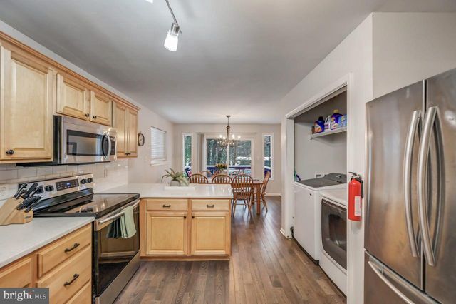 12 HICKORY RD, Lake Harmony, PA 18624