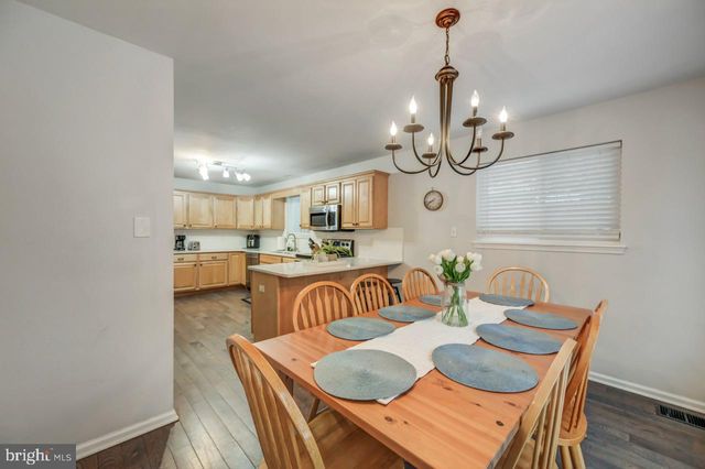 12 HICKORY RD, Lake Harmony, PA 18624