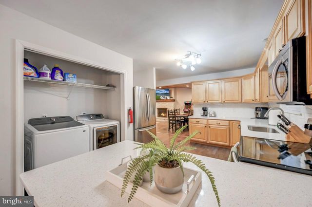 12 HICKORY RD, Lake Harmony, PA 18624