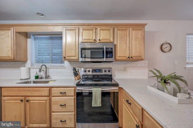 12 HICKORY RD, Lake Harmony, PA 18624