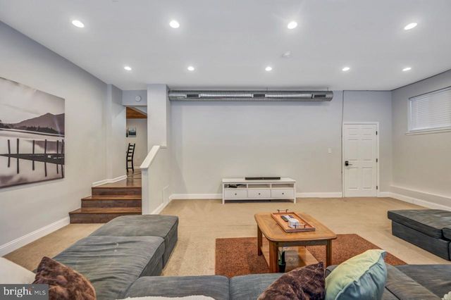 12 HICKORY RD, Lake Harmony, PA 18624