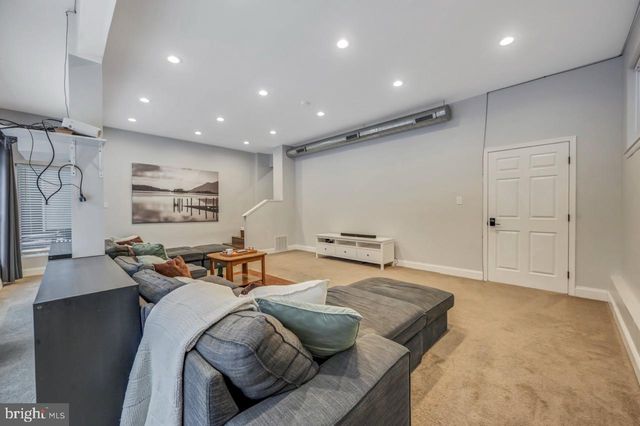 12 HICKORY RD, Lake Harmony, PA 18624