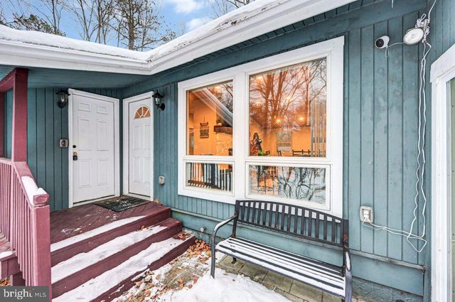 12 HICKORY RD, Lake Harmony, PA 18624