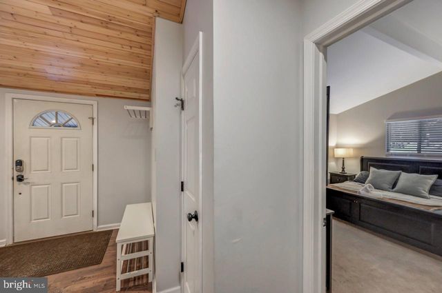 12 HICKORY RD, Lake Harmony, PA 18624