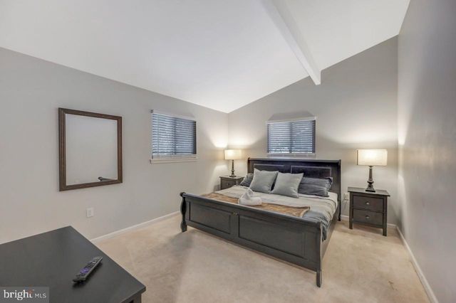 12 HICKORY RD, Lake Harmony, PA 18624