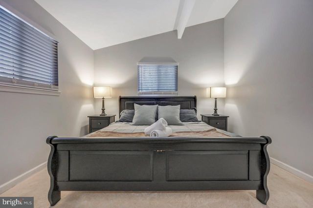 12 HICKORY RD, Lake Harmony, PA 18624