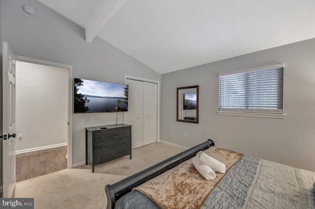 12 HICKORY RD, Lake Harmony, PA 18624