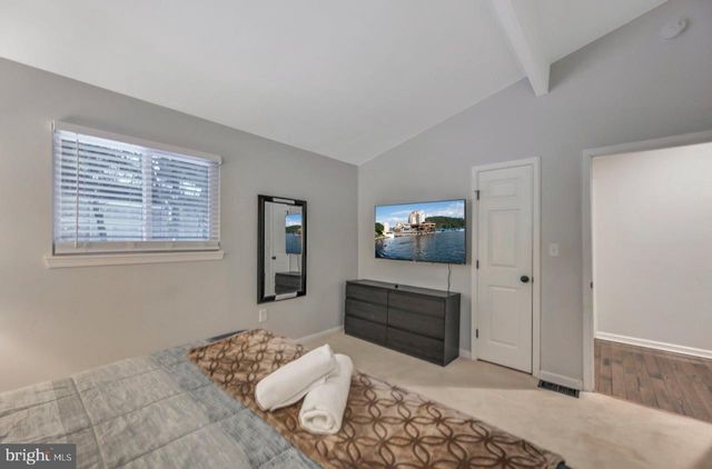 12 HICKORY RD, Lake Harmony, PA 18624