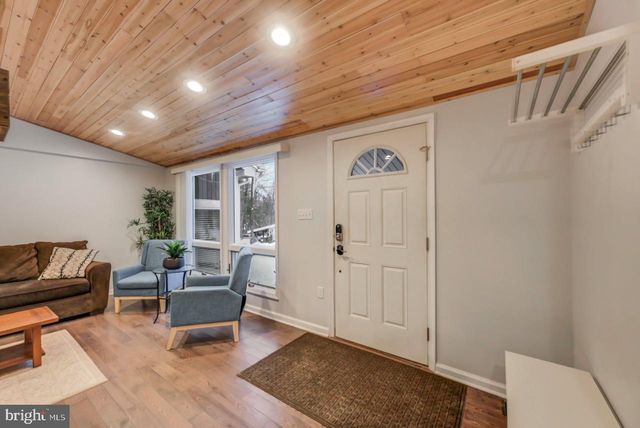 12 HICKORY RD, Lake Harmony, PA 18624