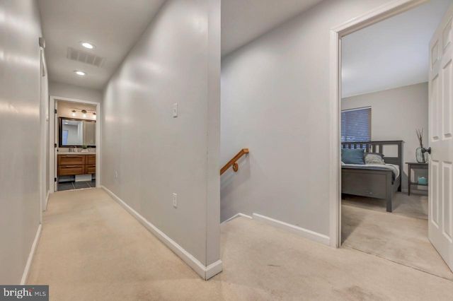 12 HICKORY RD, Lake Harmony, PA 18624