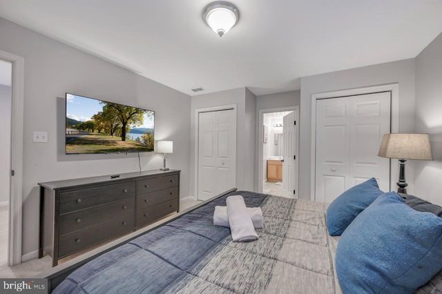 12 HICKORY RD, Lake Harmony, PA 18624