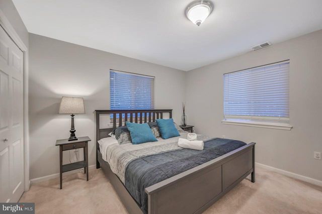 12 HICKORY RD, Lake Harmony, PA 18624