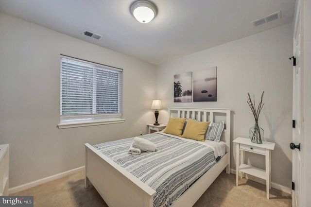 12 HICKORY RD, Lake Harmony, PA 18624