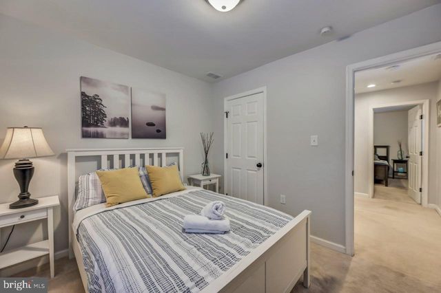 12 HICKORY RD, Lake Harmony, PA 18624