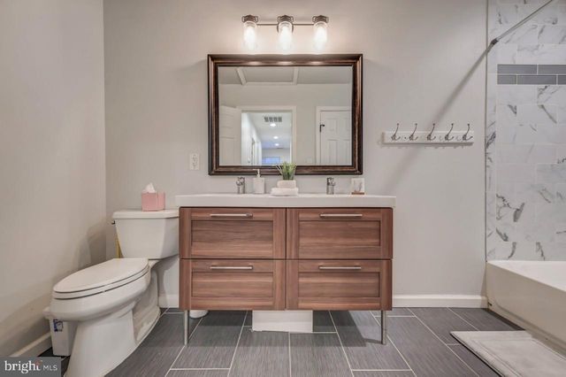 12 HICKORY RD, Lake Harmony, PA 18624