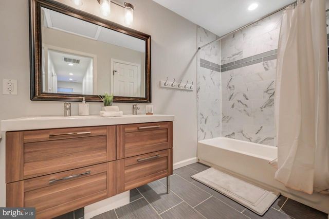 12 HICKORY RD, Lake Harmony, PA 18624