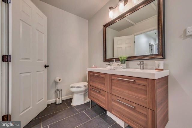 12 HICKORY RD, Lake Harmony, PA 18624