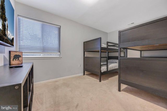 12 HICKORY RD, Lake Harmony, PA 18624