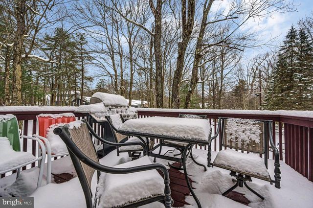 12 HICKORY RD, Lake Harmony, PA 18624