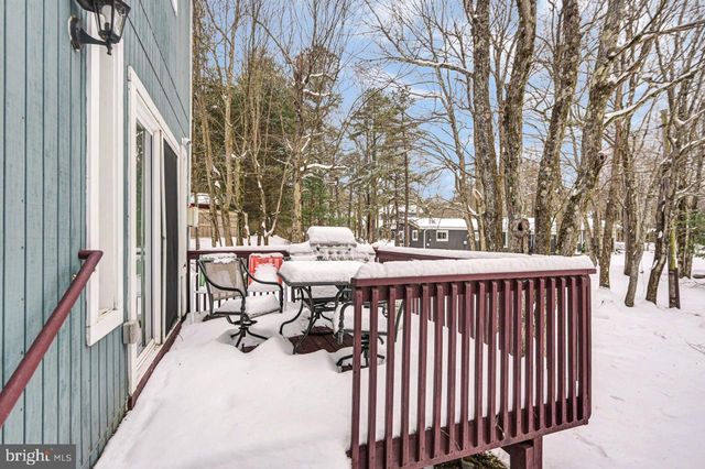 12 HICKORY RD, Lake Harmony, PA 18624