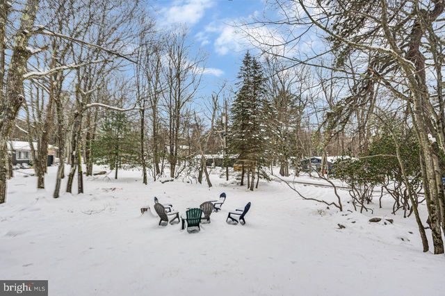 12 HICKORY RD, Lake Harmony, PA 18624