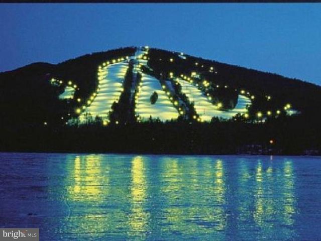 12 HICKORY RD, Lake Harmony, PA 18624