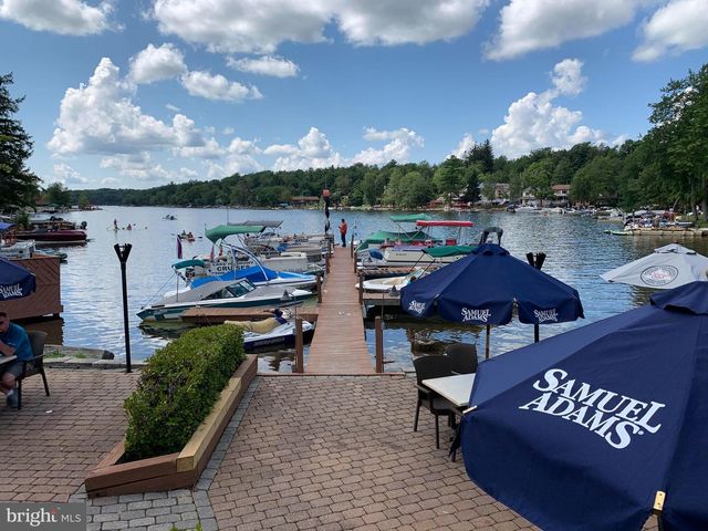 12 HICKORY RD, Lake Harmony, PA 18624