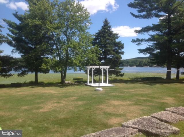 12 HICKORY RD, Lake Harmony, PA 18624